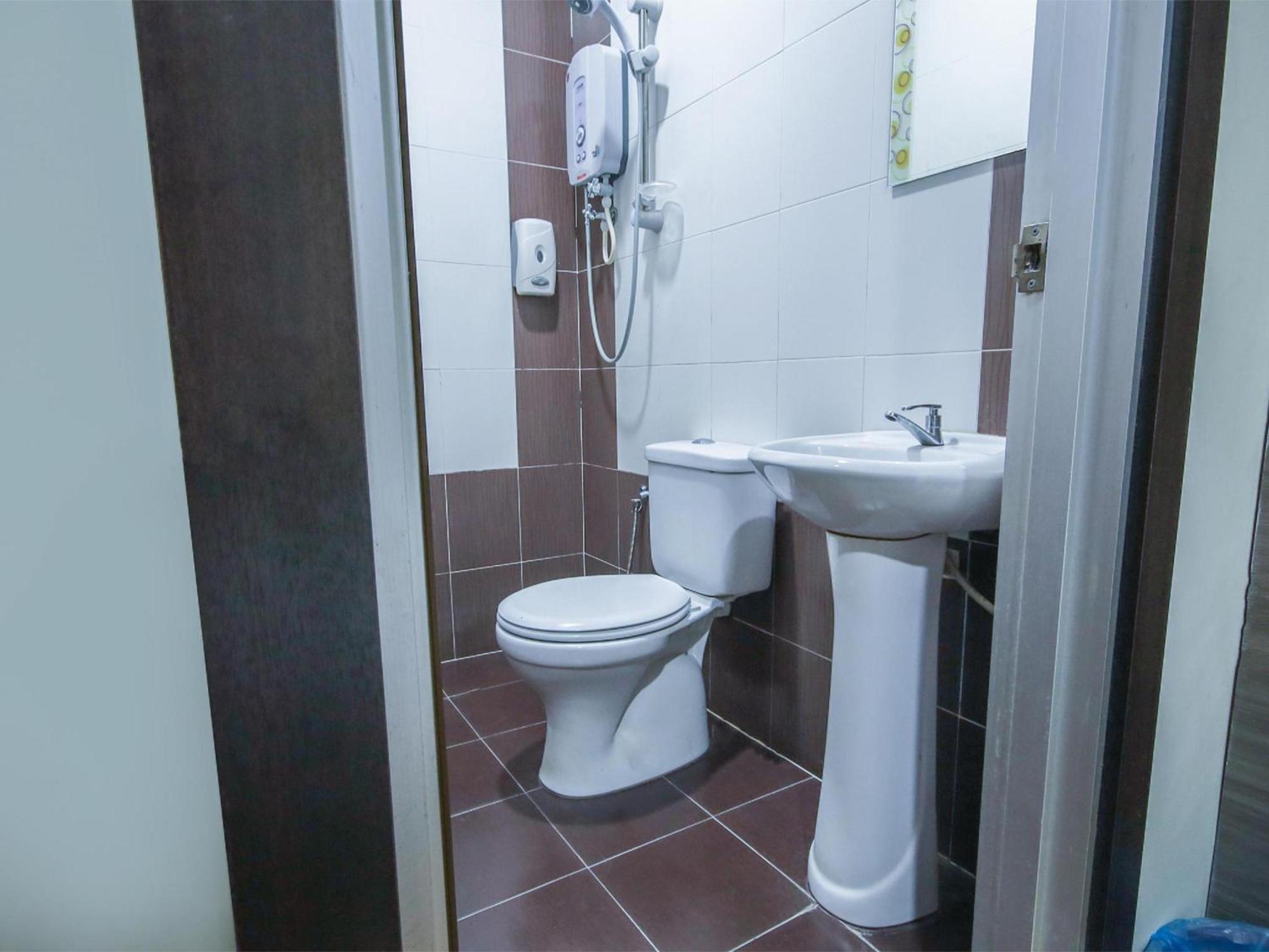 Capital O 812 Hotel Smc Seksyen 13 Shah Alam Esterno foto