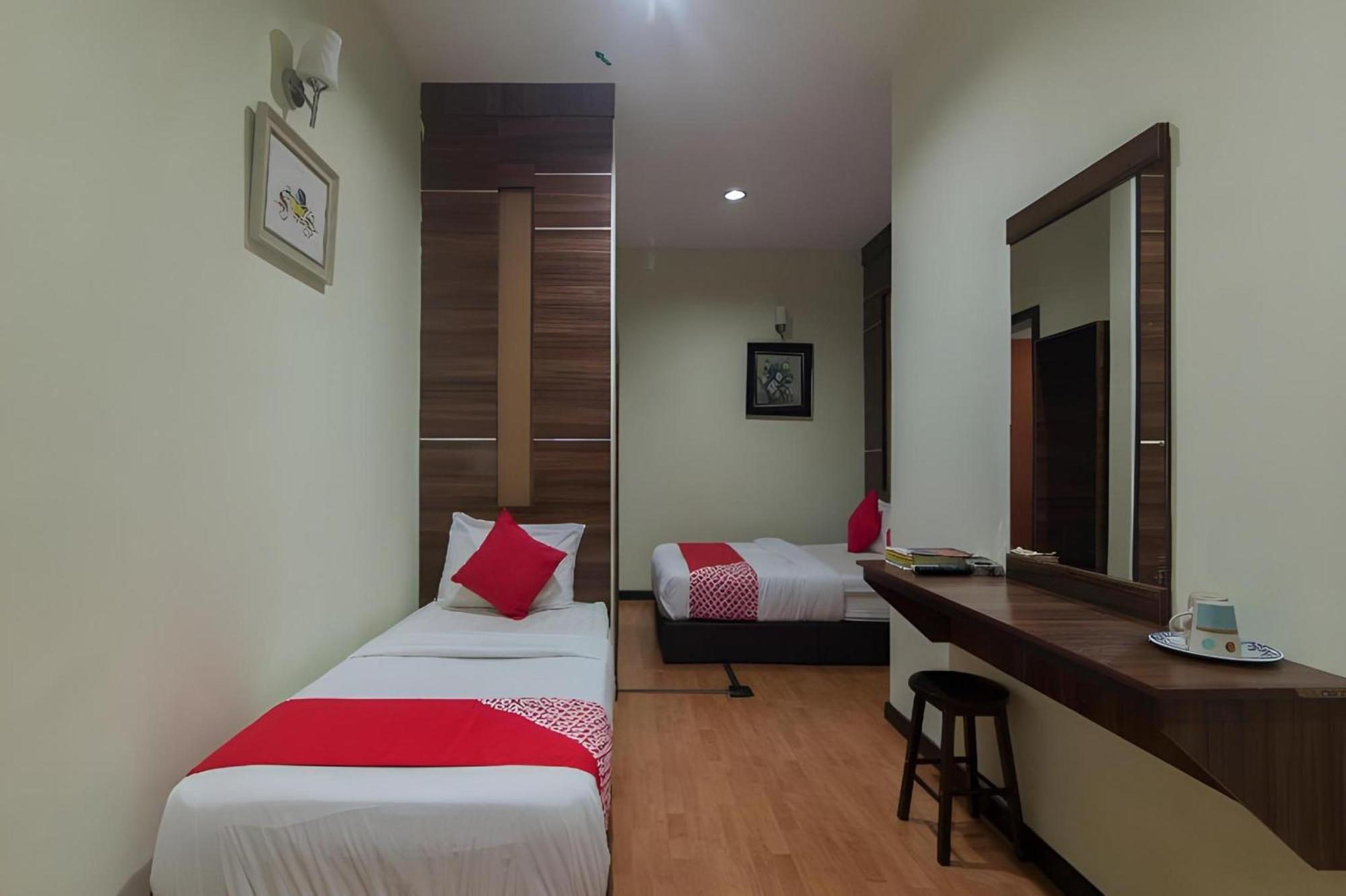 Capital O 812 Hotel Smc Seksyen 13 Shah Alam Esterno foto