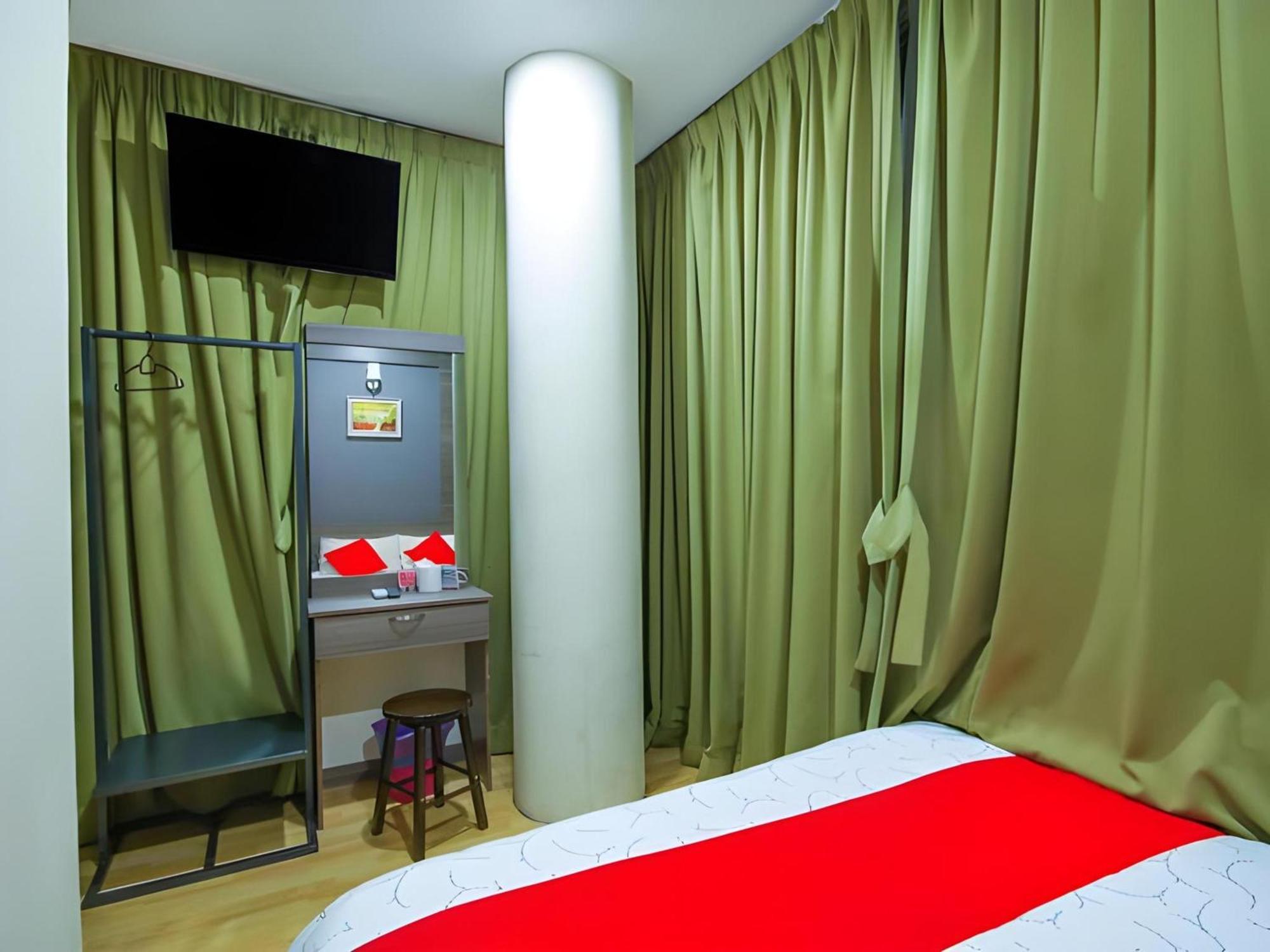 Capital O 812 Hotel Smc Seksyen 13 Shah Alam Esterno foto